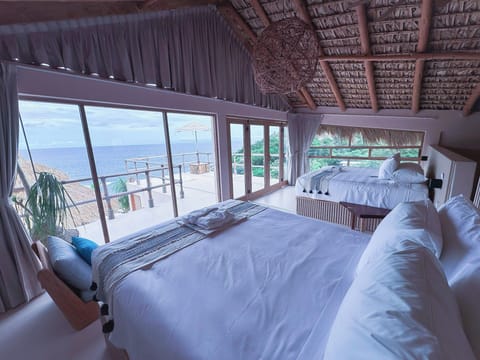 Panoramic Studio Suite, 2 Bedrooms | Egyptian cotton sheets, premium bedding, in-room safe, blackout drapes