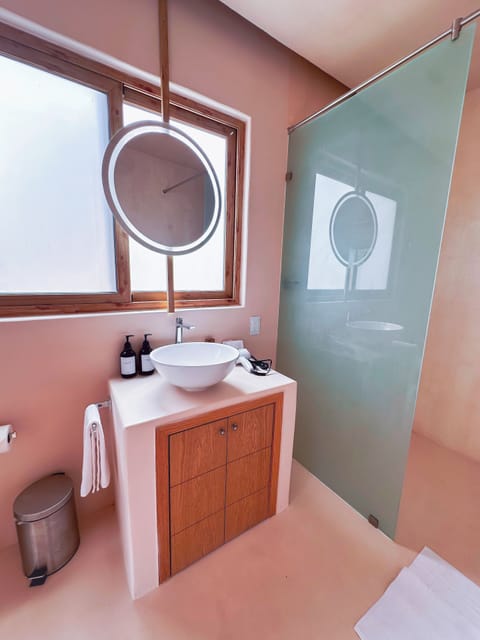 Deluxe Double Room, 1 Bedroom, Ocean View | Bathroom | Shower, rainfall showerhead, towels, soap