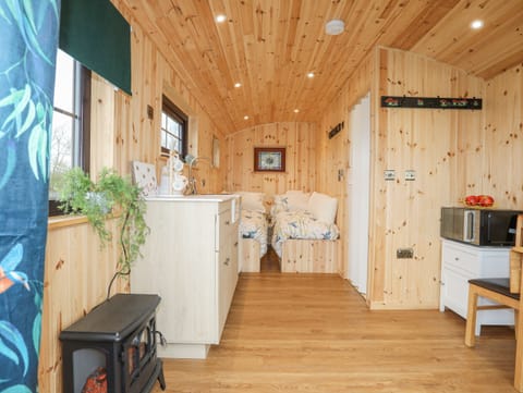 1 bedroom, individually decorated, individually furnished