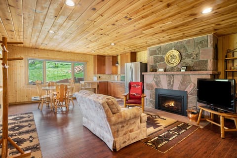 Frontier Mountain Retreat Estes Park, Cozy up in the living room next to the fireplace.