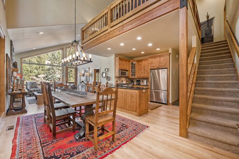 Fall River Retreat in Estes Park, Beautiful open floor concept as you walk in to this condo.