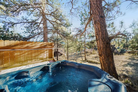 O'Deer Cabin Estes Park, Private Hot tub on the property.
