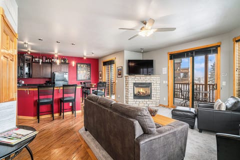 41B Nakai Peak Estes Park Vacation Rental at Marys Lake, Living Room with fireplace and sleep sofa