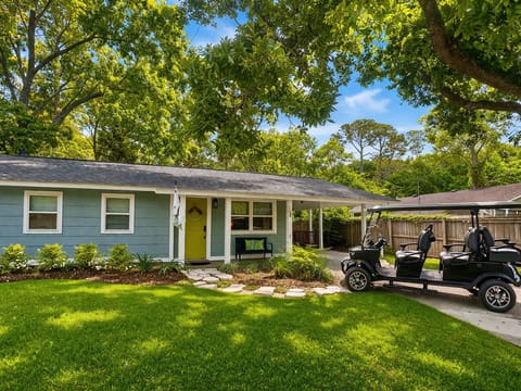 Coastal Charm - in the golf cart district includes use of a six-seat golf cart