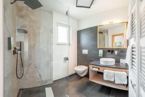 Superior Double Room, Mountain View | Bathroom