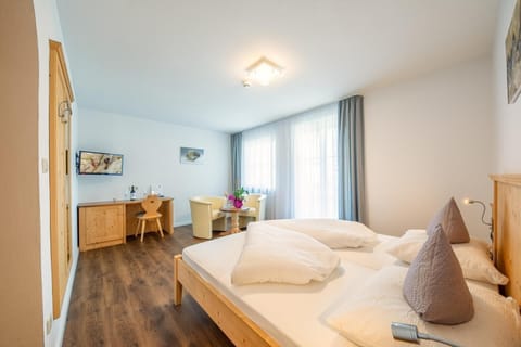 Comfort Double Room, Mountain View | Individually furnished, soundproofing, free WiFi