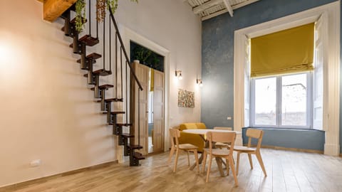 House | 3 bedrooms, desk