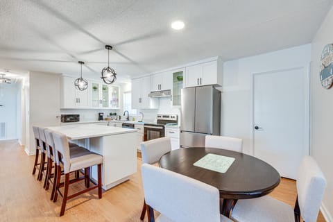 Washington Vacation Rental | 3BR | 1.5BA | 1,025 Sq Ft | 6 Steps to Enter