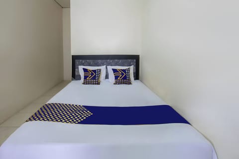 Double Room | Desk, bed sheets