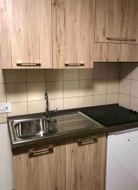 Basic Room | Private kitchen | Fridge, microwave, stovetop, espresso maker