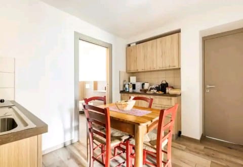 Basic Room | Private kitchen | Fridge, microwave, stovetop, espresso maker