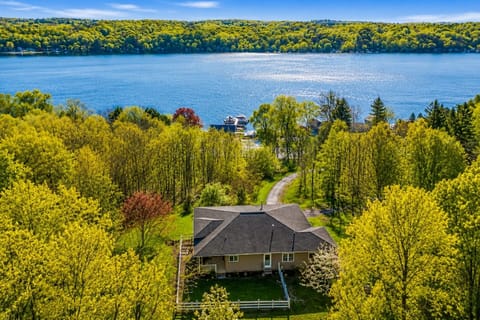 This cozy home offers breathtaking views, surrounded by lush greenery. Perfect for relaxation and adventure!
