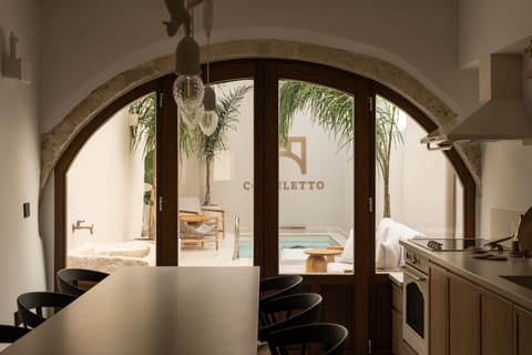 Espresso maker, electric kettle