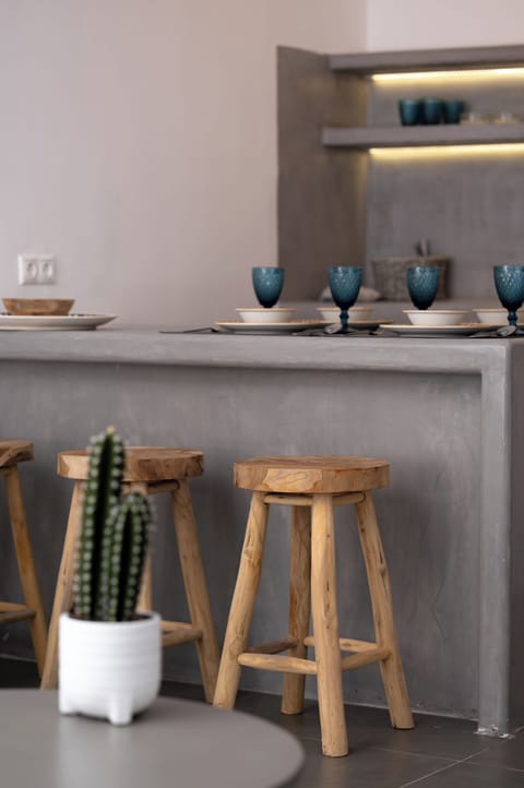 Superior Suite | Private kitchen | Mini-fridge, toaster, cookware/dishes/utensils