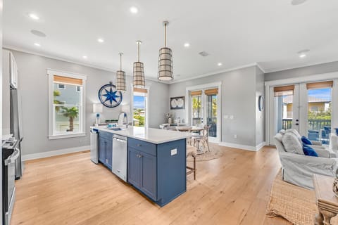 Kitchen & Dining Areas
