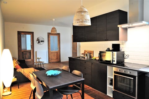 Family Apartment, Courtyard View | Living area | Smart TV, Netflix, streaming services