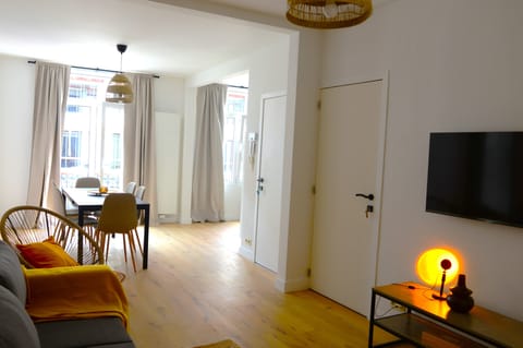 Comfort Apartment | Living area | TV