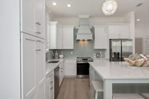 Create your culinary masterpieces in Iris's new kitchen