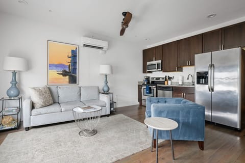 The Heart of Historic King St | Cooper Suite