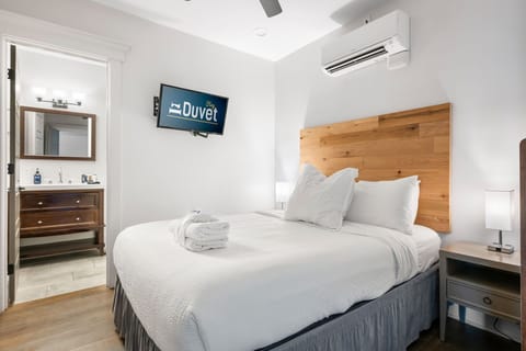 Queen Bedroom with Ensuite Bathroom