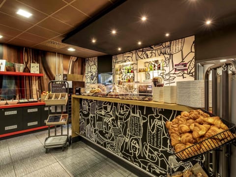 Daily buffet breakfast (CHF 19 per person)