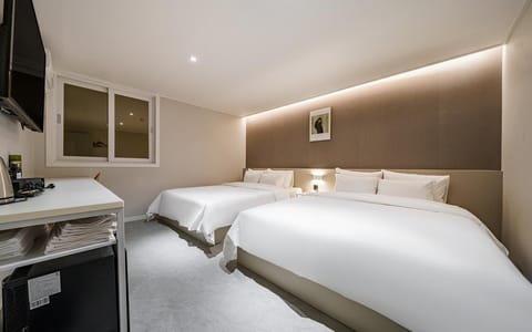 Family Twin Room | Hypo-allergenic bedding, down comforters, free WiFi