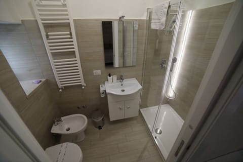 Deluxe Double Room, City View | Bathroom | Shower, rainfall showerhead, free toiletries, hair dryer