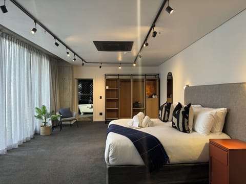 Deluxe Double or Twin Room, Non Smoking, Balcony | In-room safe, desk, laptop workspace, blackout drapes