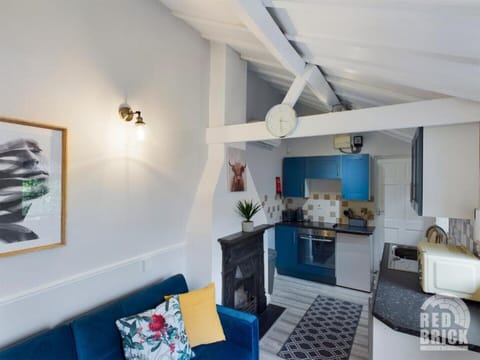 Open plan sitting, tv, dining, kitchen area.