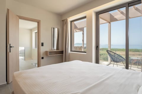 Villa | In-room safe, soundproofing, iron/ironing board, free WiFi