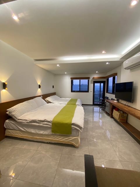 Comfort Room, Mountain View, Garden Area | Down comforters, free WiFi, bed sheets