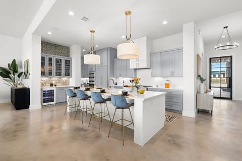 Modern Kitchen with Gas Stove Top and Duel Top and Bottom Ovens
