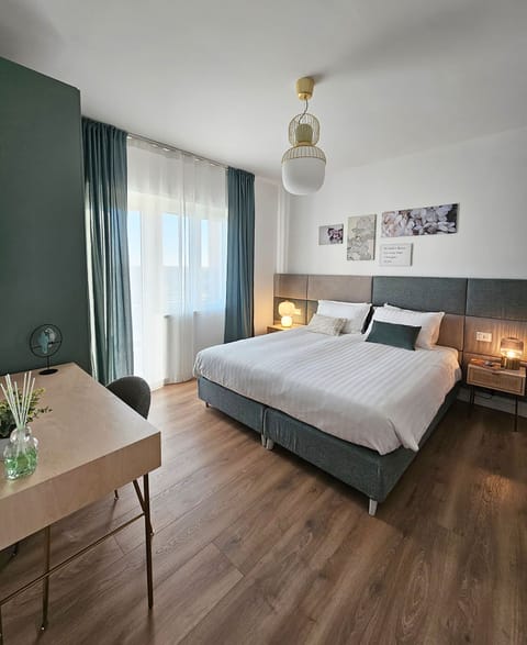 Deluxe Double or Twin Room | Desk, soundproofing, free WiFi, bed sheets