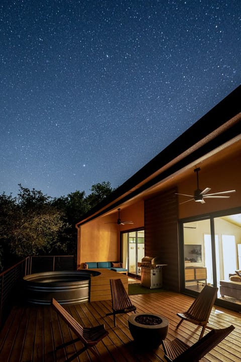 Woodline Ranch is a stargazer’s paradise, where the night sky steals the show.