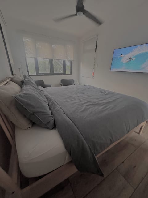 Large window with panoramic ocean view. 50” TV