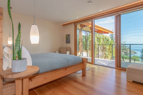 Archipelago Room | Premium bedding, individually decorated, laptop workspace, free WiFi