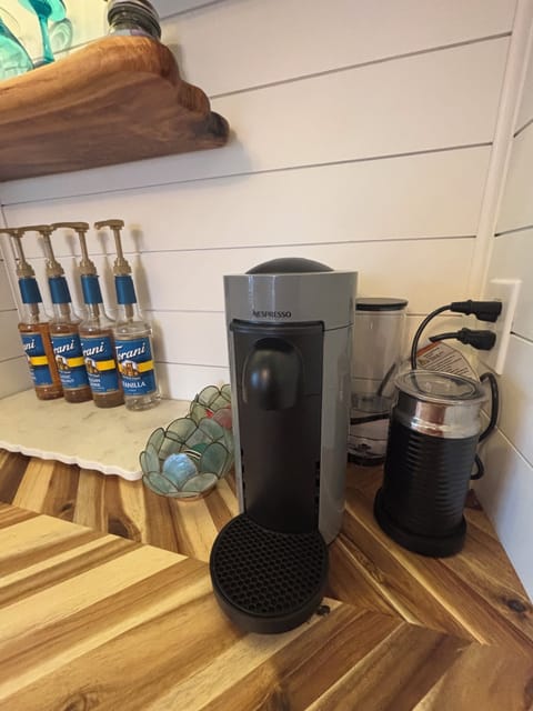 Drink bar with Nespresso Vertuo and Aerrocino