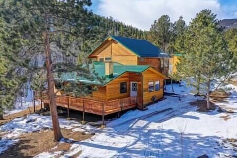 2500sqft Luxury Mountain Lodge