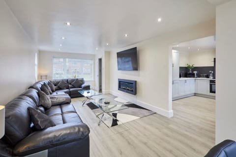 House | 5 bedrooms, iron/ironing board