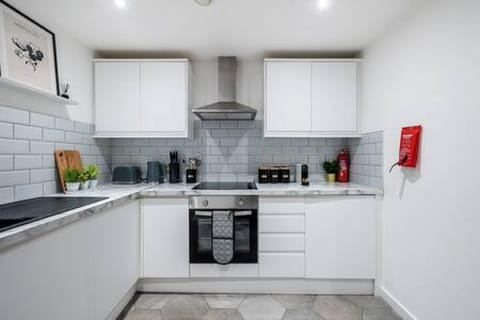 House | 2 bedrooms, iron/ironing board, high-speed internet
