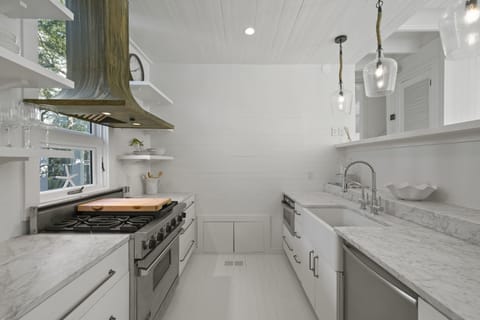 HIGH END DESIGNER KITCHEN