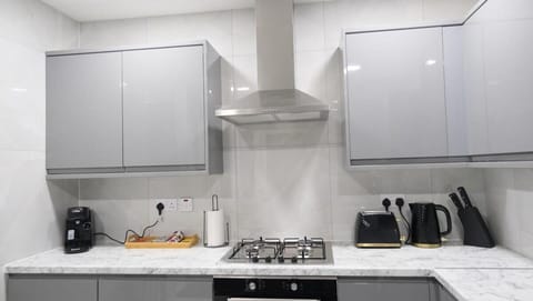 House | Private kitchen | Fridge, microwave, oven, stovetop