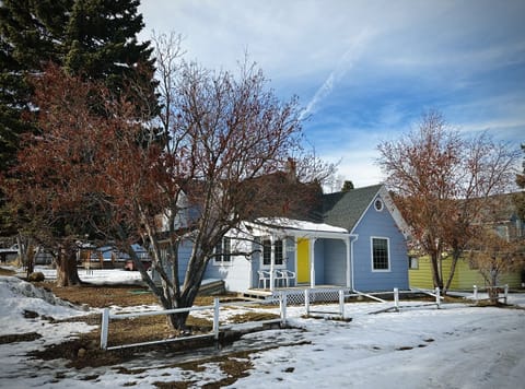 Red Lodge Town Cottage Welcomes You!