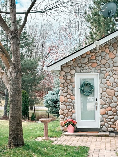 Welcome to Brookstone Cottage! 
