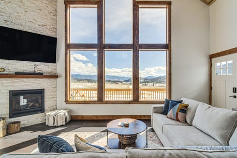Jefferson Vacation Rental | 4BR | 3BA | 2,010 Sq Ft | Steps Required
