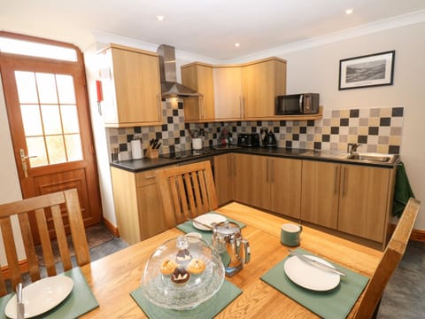 Cookware/dishes/utensils