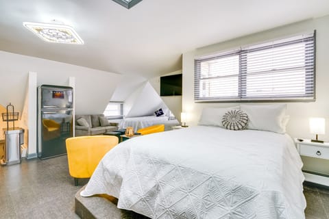 Ocean City Vacation Rental | Studio | 1BA | Stairs Required | 400 Sq Ft