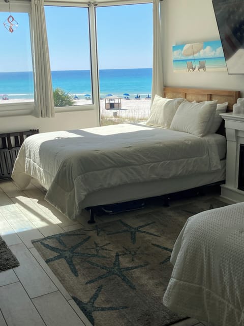 Lay in beds or recline sofa, dine or cook all to this view