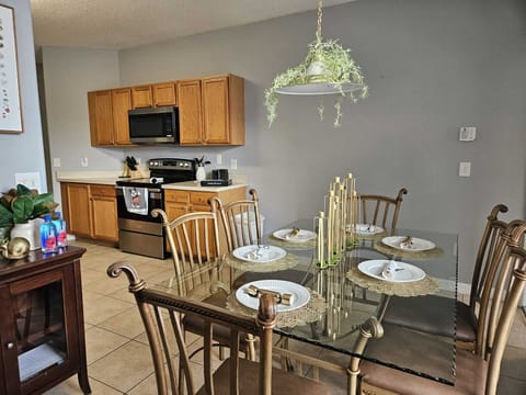 Gather around the table for breakfast plans, shared dinners, and conversations that last longer on vacation.