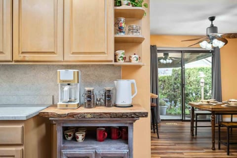 Coffee lovers are in luck as this rental provides coffee. There are also cute cafes a short drive away.